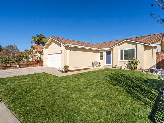 3rd image of 173 Bender Cir