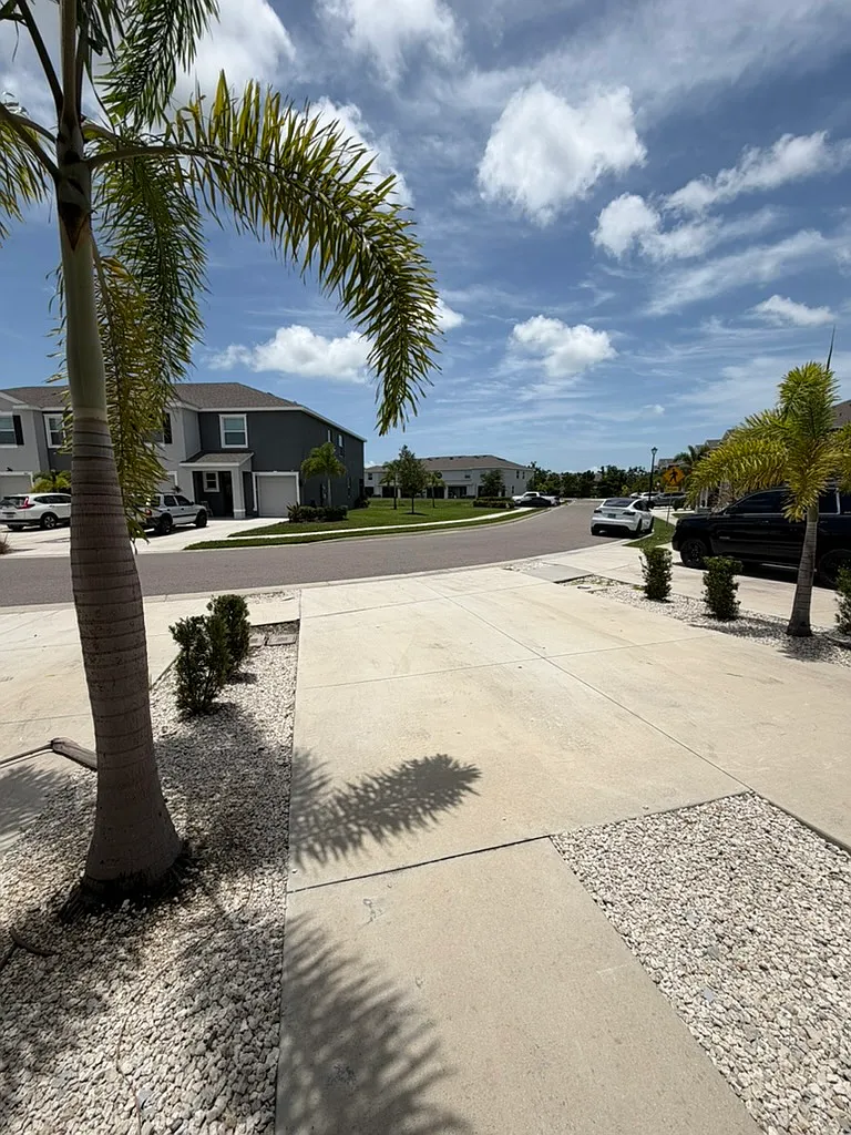 3 bed, 2.5 bath, 1724 sqft, $2,500 — Photo 4
