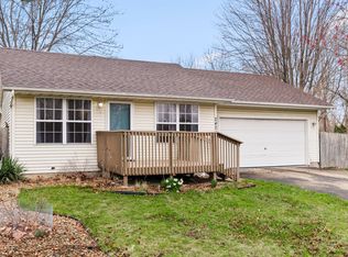 2421 Glen Cir W, Sycamore, IL 60178