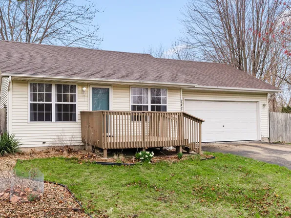 2421 Glen Cir W, Sycamore, IL 60178