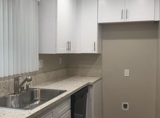 851 Domingo Dr APT 4, Newport Beach, CA 92660