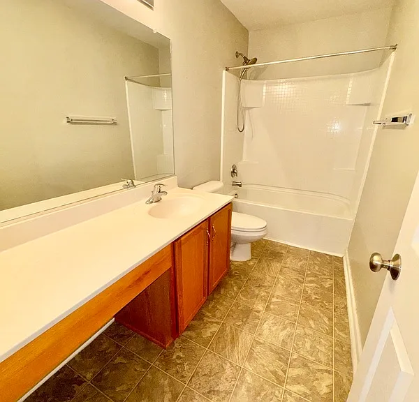 2409 Silver Lake Ter — Photo 18