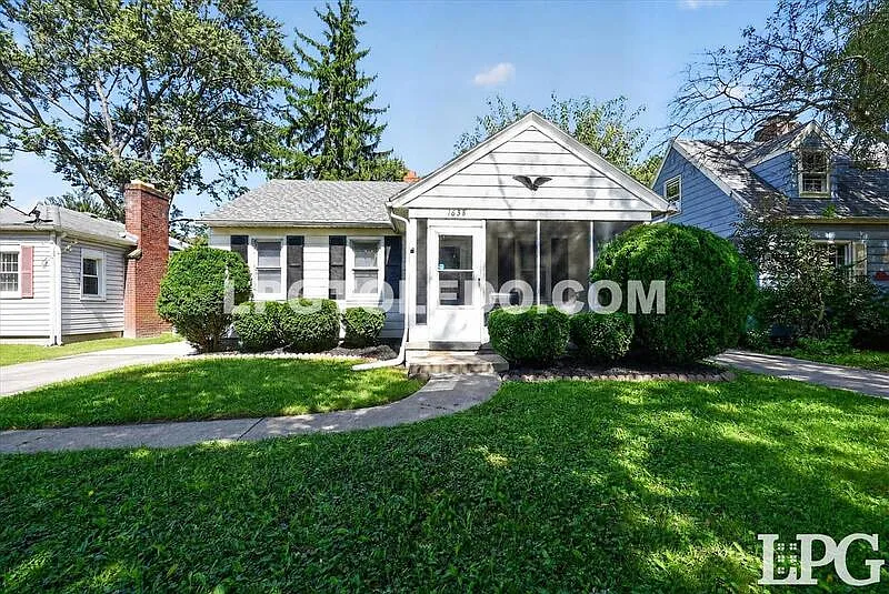 3 bed, 1.0 bath, 750 sqft, $1,250 — Photo 1