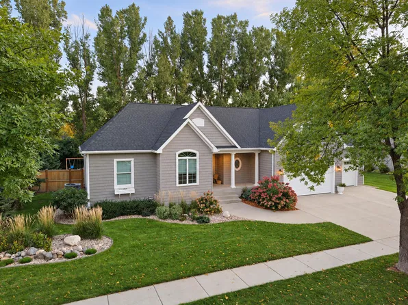 1734 Maplewood Ln, Aberdeen, SD 57401