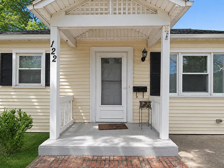 122 Westfall Rd — Photo 2