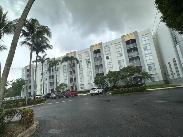 9725 NW 52nd St APT 312, Doral, FL 33178