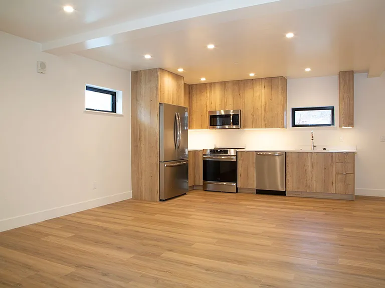 1010 Grand Ave — Photo 2