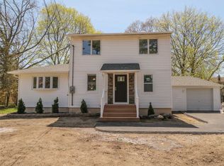 62 Barclay St, West Babylon, NY 11704