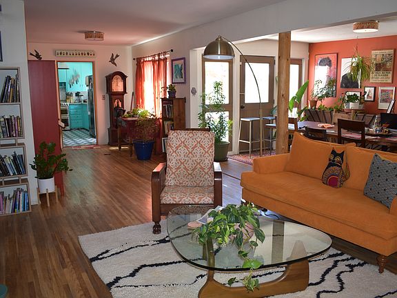 It's open to the diningroom.