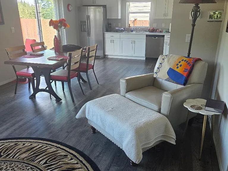 1521 SW Fielder Pl — Photo 8