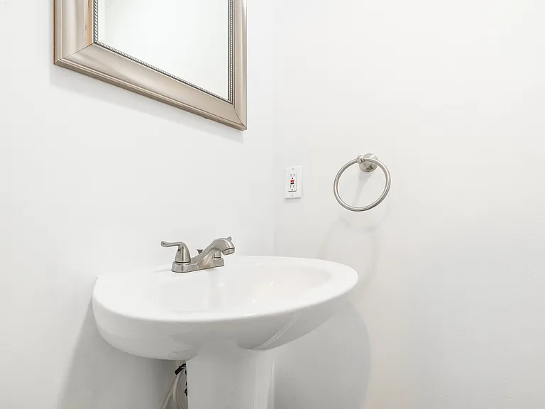 1316 N Hollywood St — Photo 18