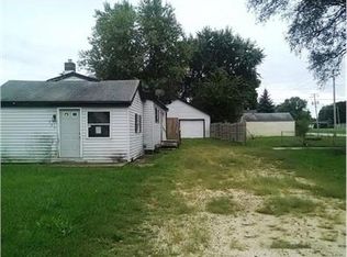 303 Wilshire Dr, Machesney Park, IL 61115
