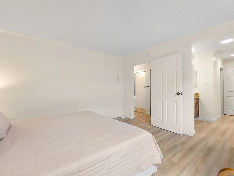 521 Hahaione St #2/2L — Photo 7