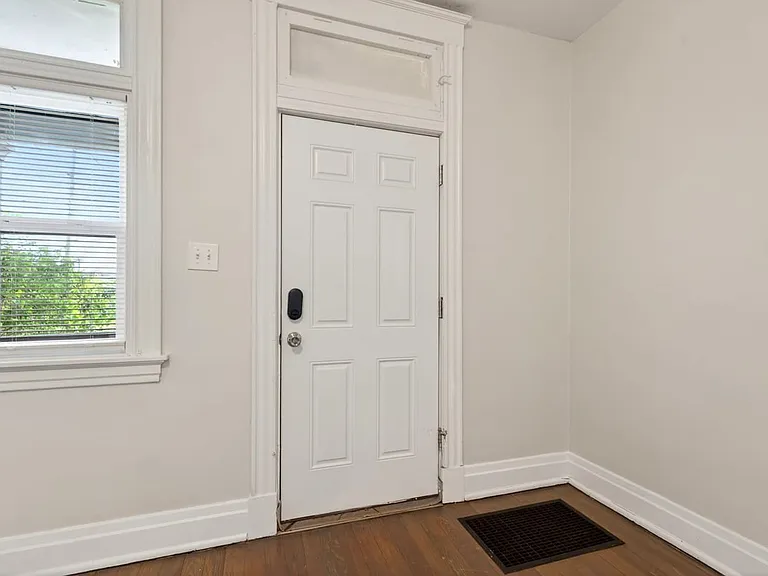 1407 W North Bend Rd — Photo 4