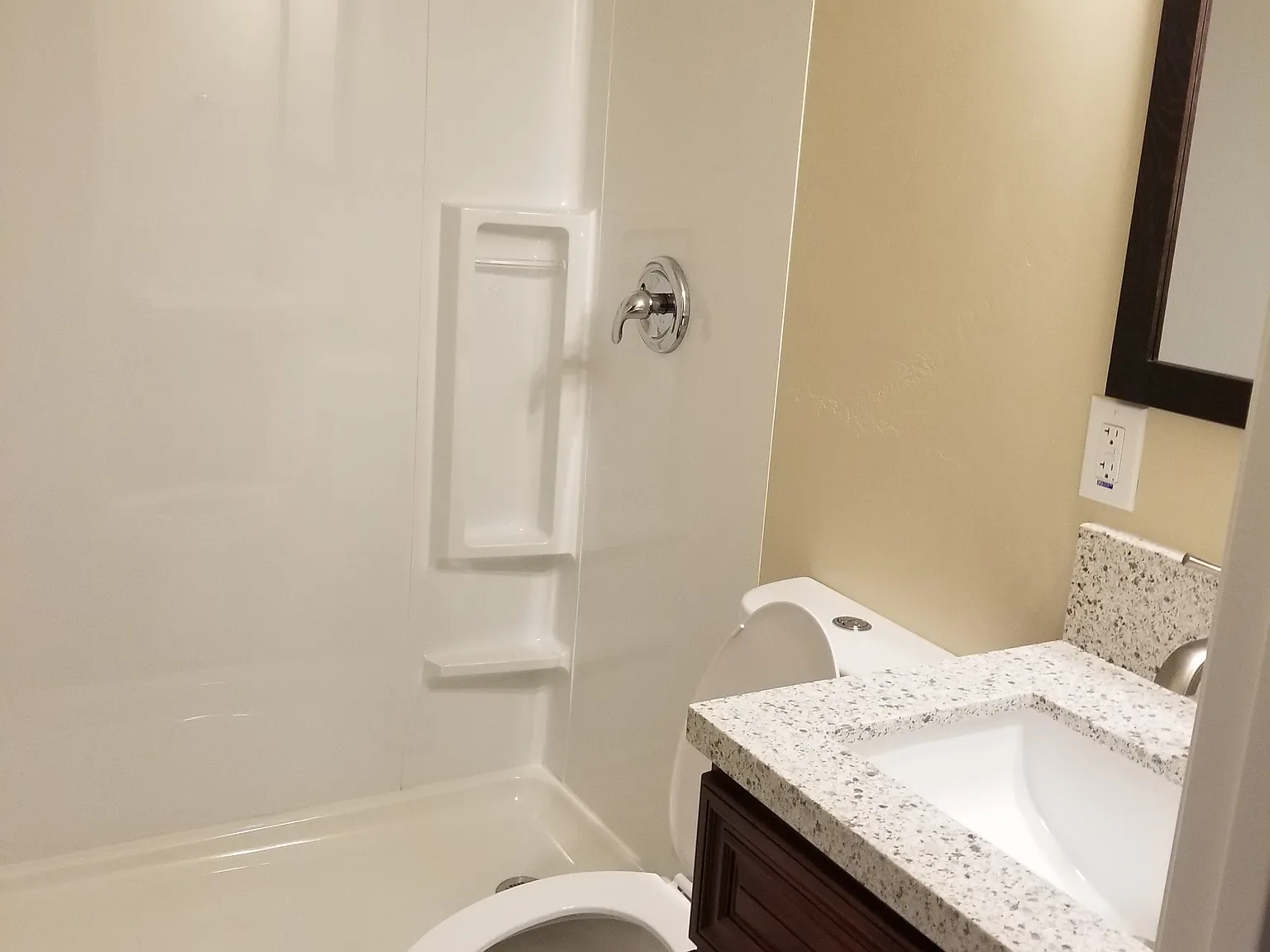 2 bed, 1000 sqft, $2,690 — Photo 3