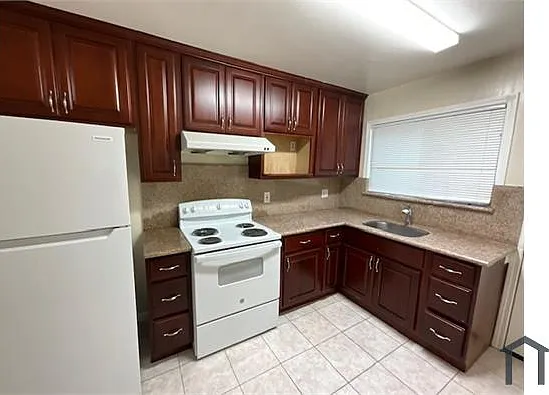 9866 Bancroft Ave — Photo 5