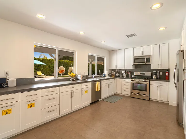 920 N Cerritos Dr — Photo 15