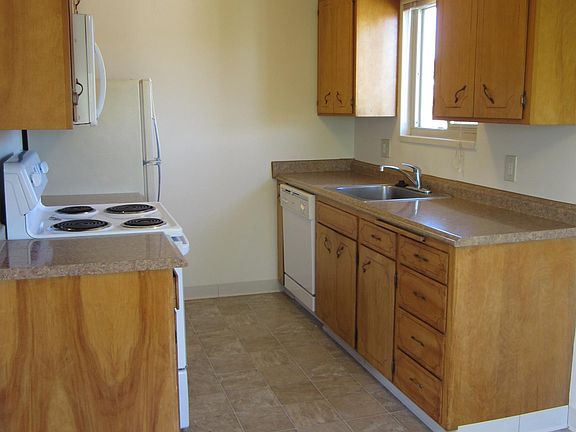 Kitchen- stove, dishwasher and microwave are now updated to stainless steel.