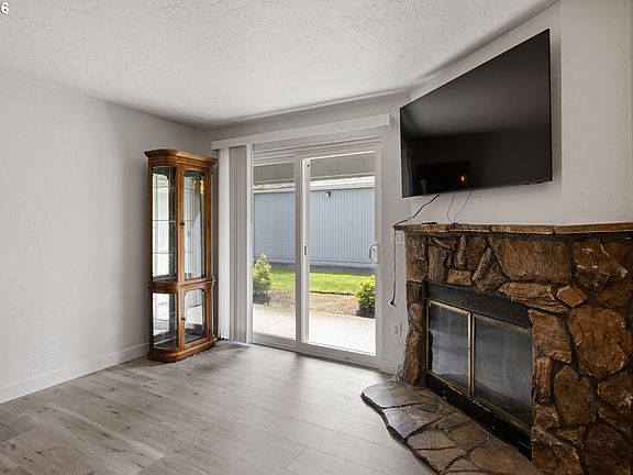 4th image of 650 Harlow Rd APT 115