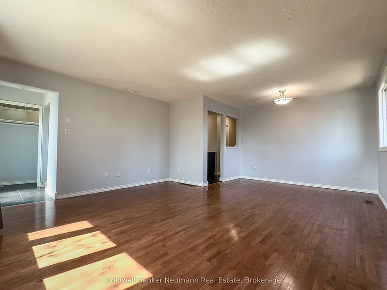 37 Dunhill Cres #UPPER — Photo 9