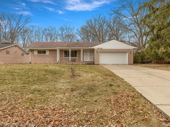 20766 Hcl Jackson, Grosse Ile, MI 48138