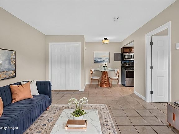 3rd image of 14 Arizona Ter APT 8