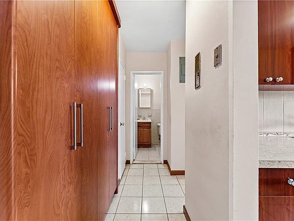 5th image of 2942 W 5th St APT 4O