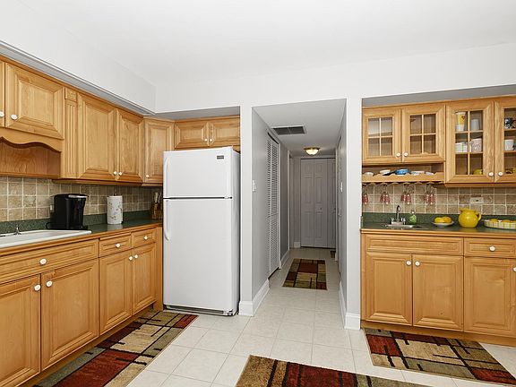 4th image of 4712 W 106th Pl APT 3A