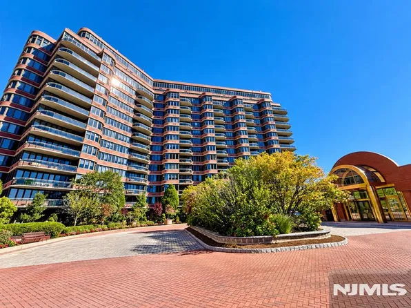 100 Carlyle Drive #2GS, Cliffside Park, NJ 07010