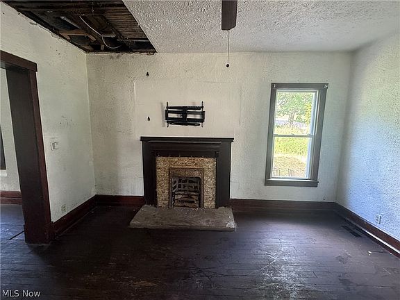 4th image of 34 N Montgomery Ave