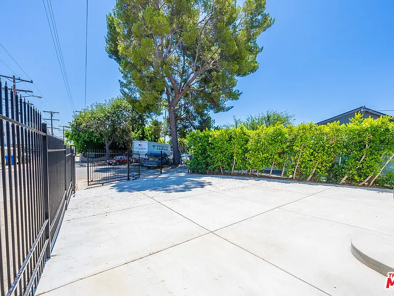 5837 N Cartwright Ave — Photo 2
