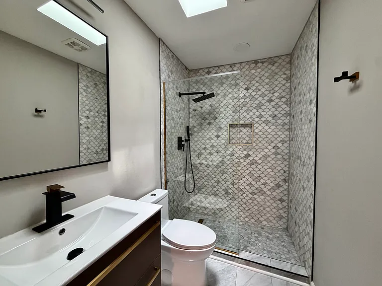312 W 10th St #312 — Photo 13