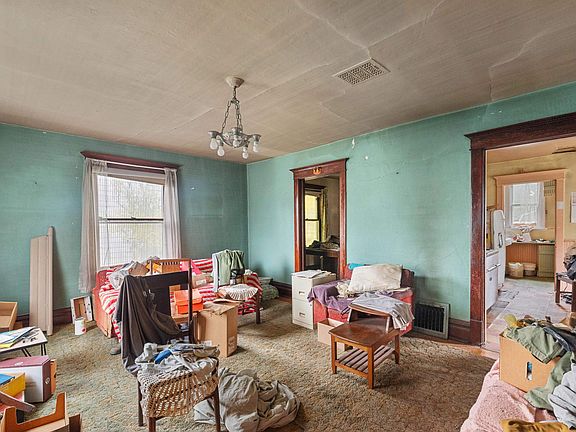 2nd image of 410 E Mill St