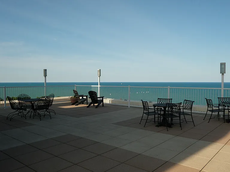 336 W Wellington Ave #604 — Photo 3