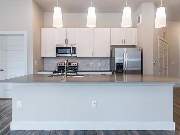 2nd image of 1520 Parker Ln #102