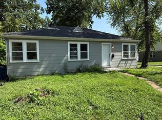 837 Walters Dr, Saint Louis, MO 63135