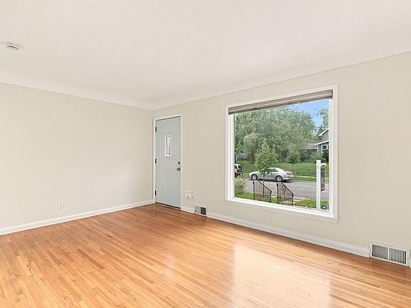 4th image of 1356 Searle St