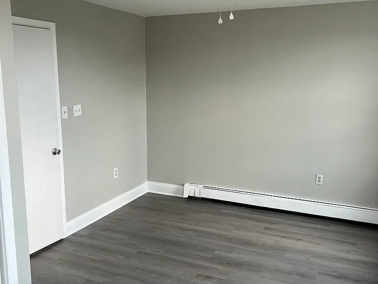 113 W 22nd St #3 — Photo 2