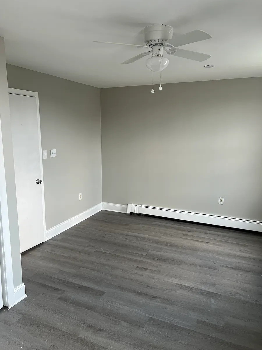 Building Photo - 113 W 22nd St #3