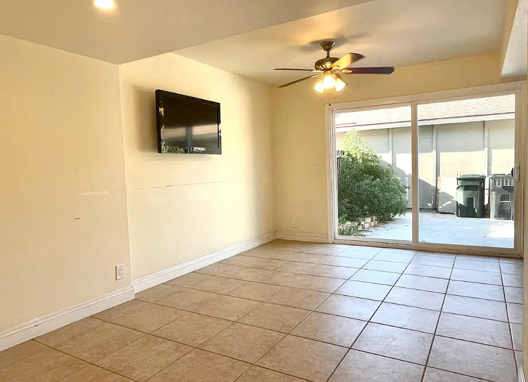 Sussex Cir, Garden Grove — Photo 4