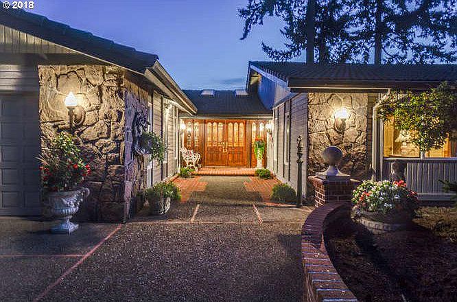 1st image of 209 Dubois Ct