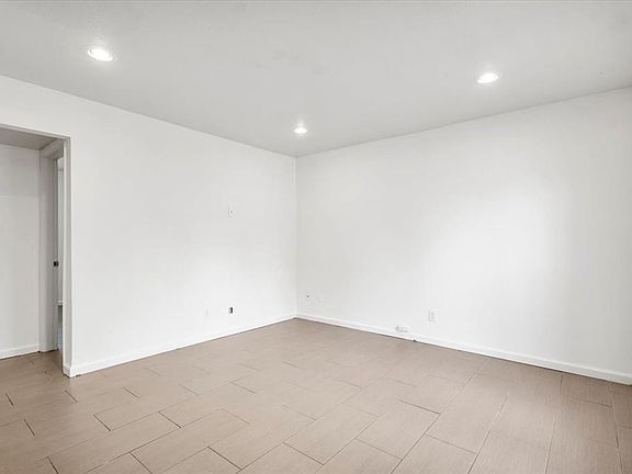 4th image of 3464 Willowrun Dr APT D