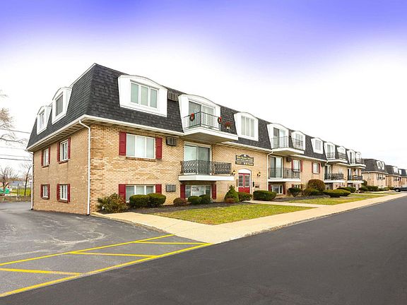 Olde Towne Village - Exterior