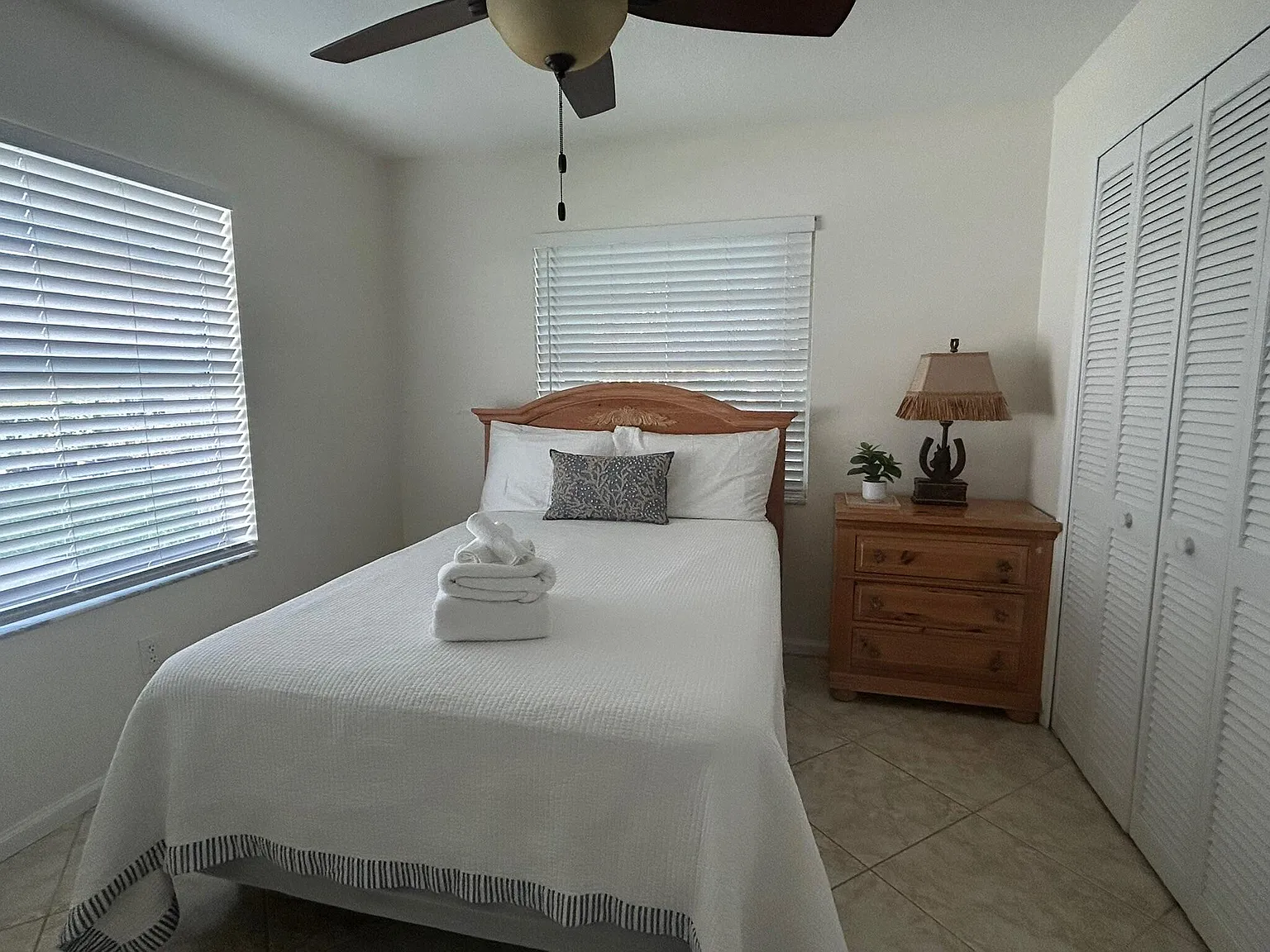 3 bed, 2.0 bath, 1384 sqft, $2,400 — Photo 4
