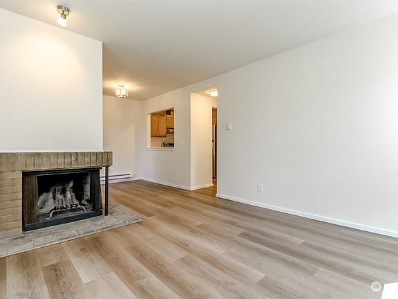 4th image of 15719 4th Avenue S #1-21