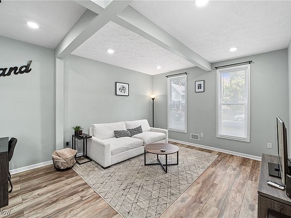5th image of 3251 Marvin Ave