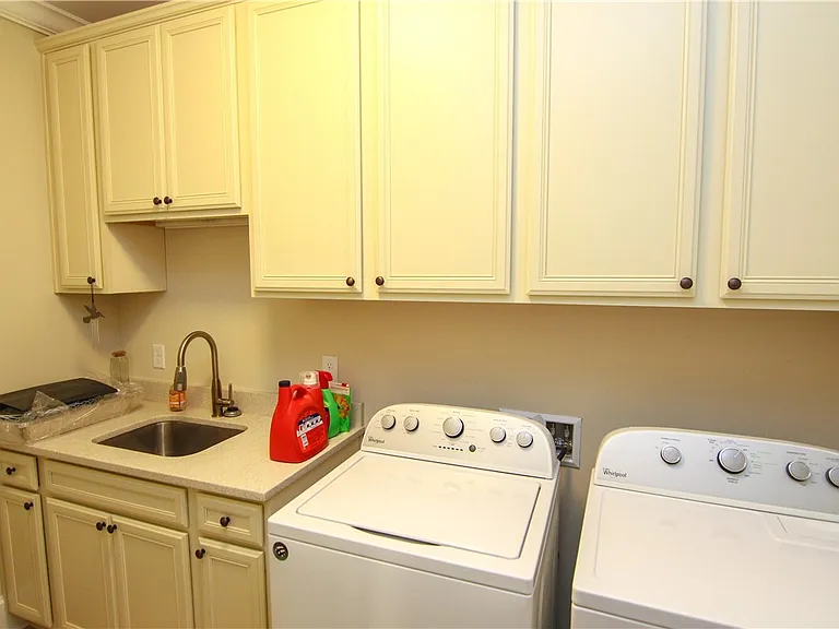 105 Gascoigne Ave #102 — Photo 22