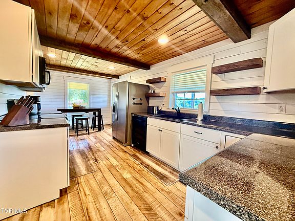 5th image of 157 Cedar Ridge Private Dr