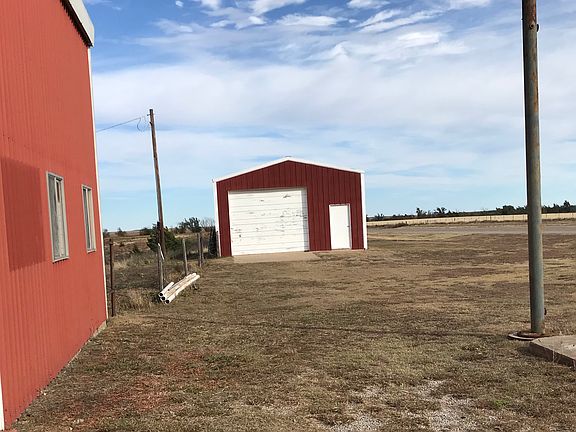 Pole barn 