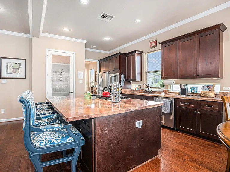 1333 N Meyer Ave — Photo 14